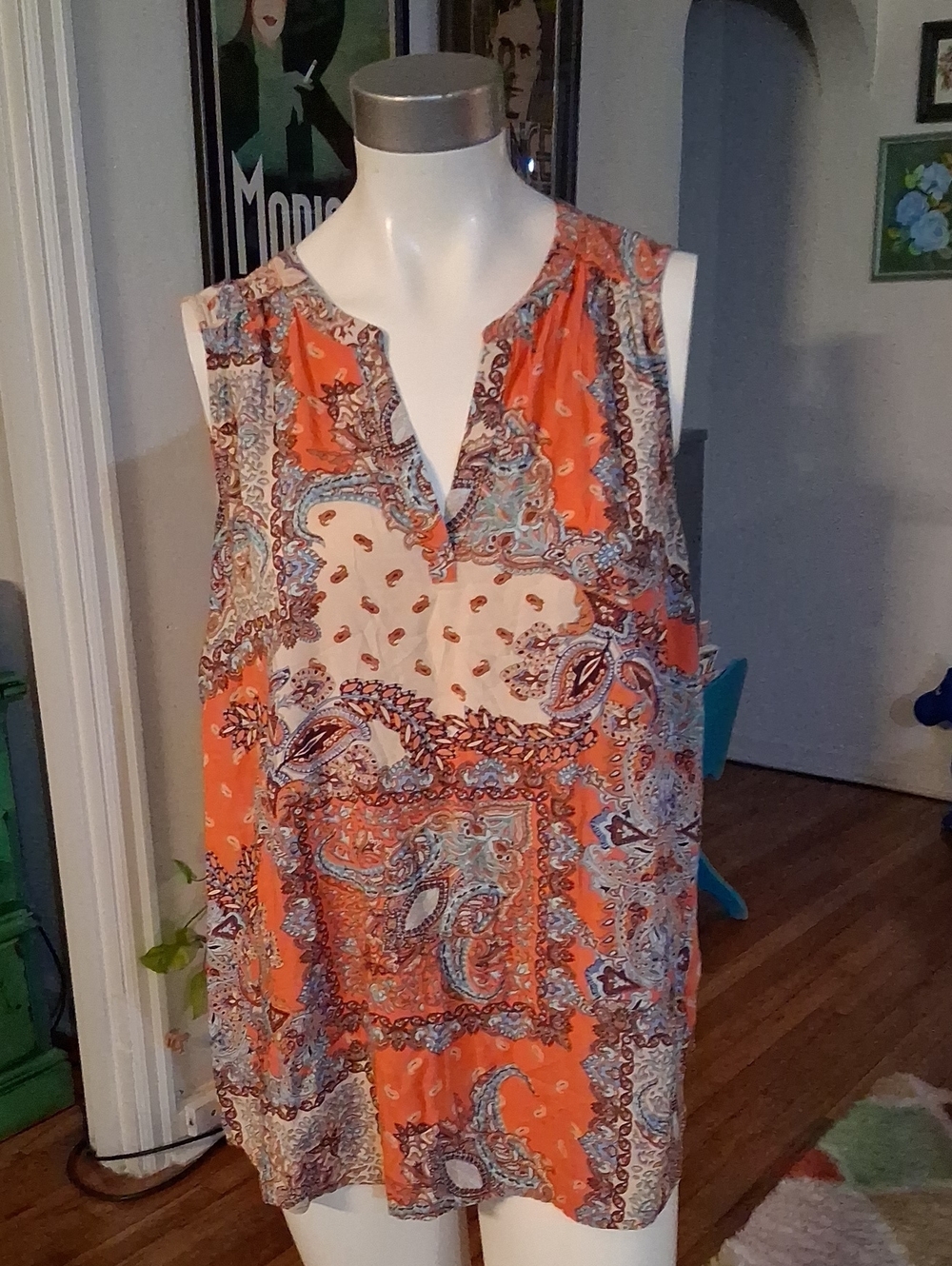 Sleeveless Paisley Split-Neck Blouse in Orange and Cream